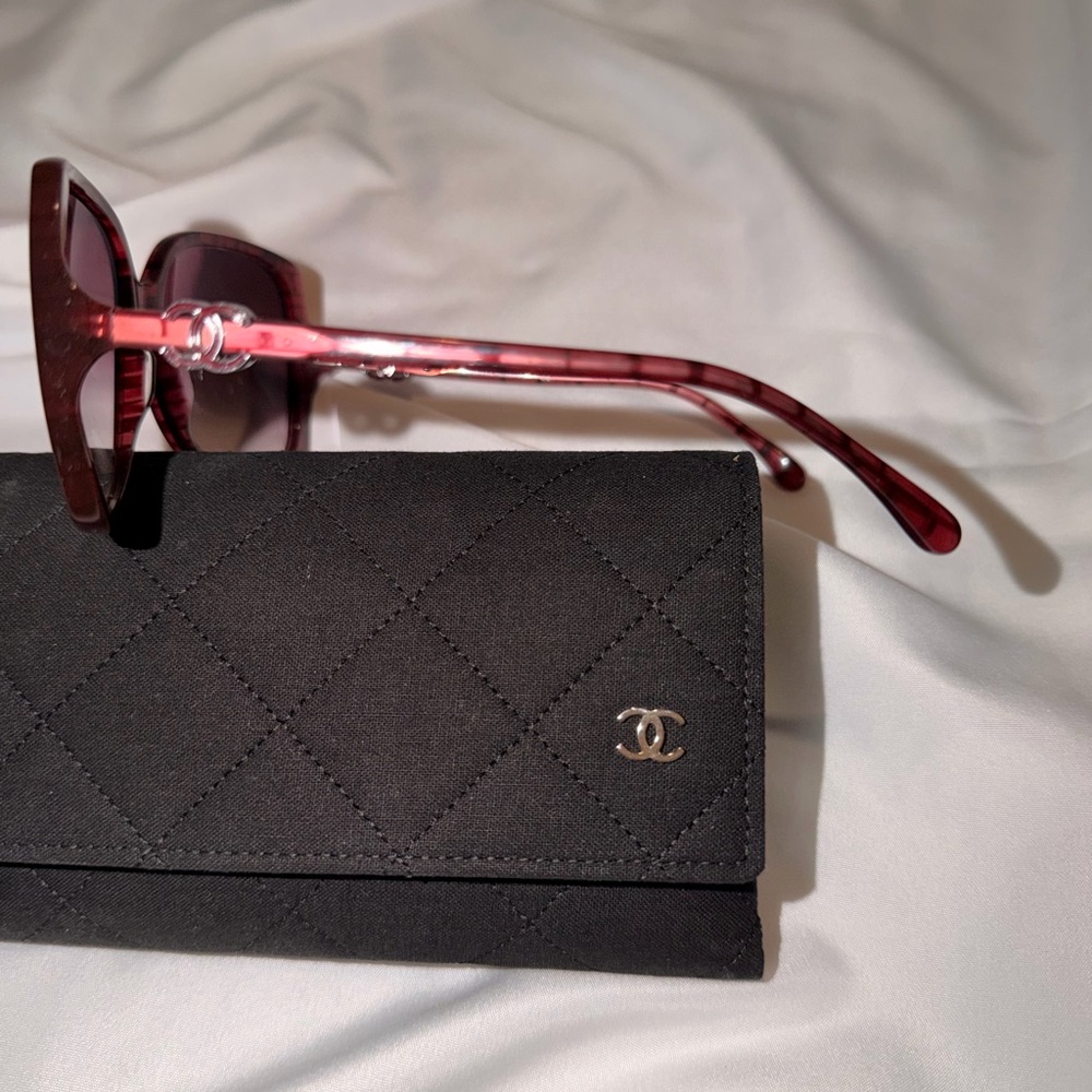 CHANEL Burgundy Sunglasses with Black Quilted Case - Picture 5 of 5